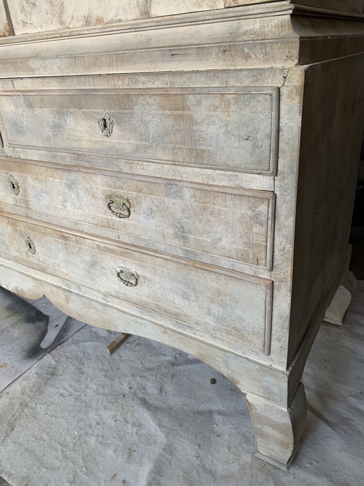 18th century Swedish Baroc cabinet 