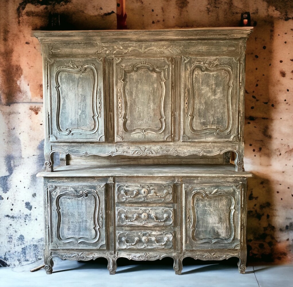 Large 18th century French Lorraine cabinet 